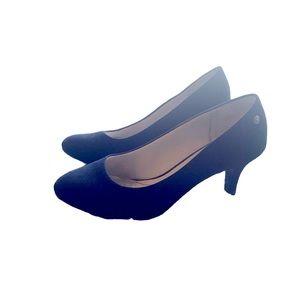 Classic black 2 1/2” kitten heels women’s size 6.5